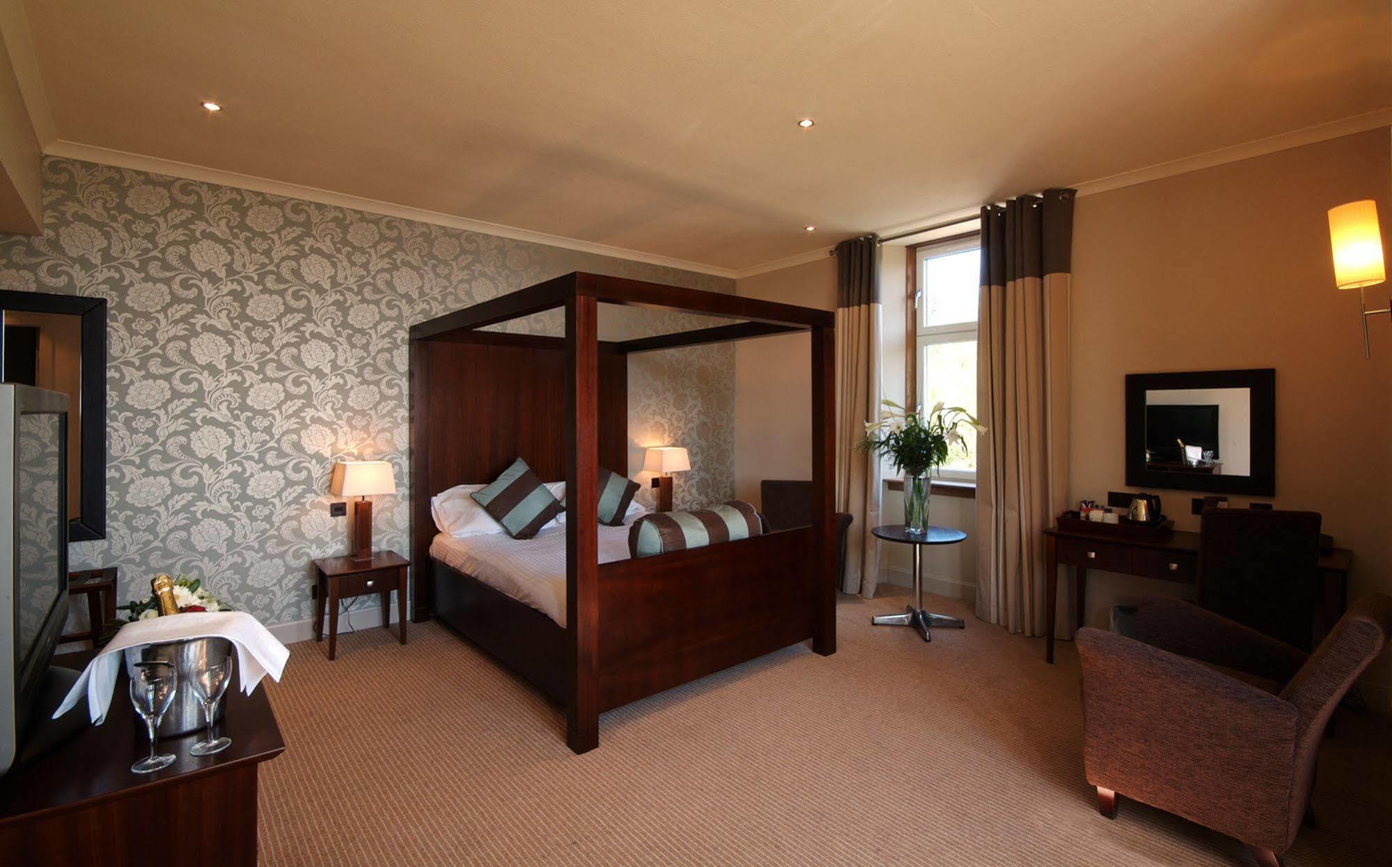 Rosslea Hall Hotel Rhu Bagian luar foto